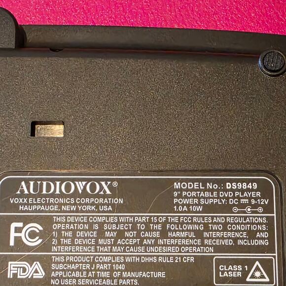 Audiovox DS9849 9″ Portable DVD Player w/ Case & Accessories Tested - Picture 7 of 9